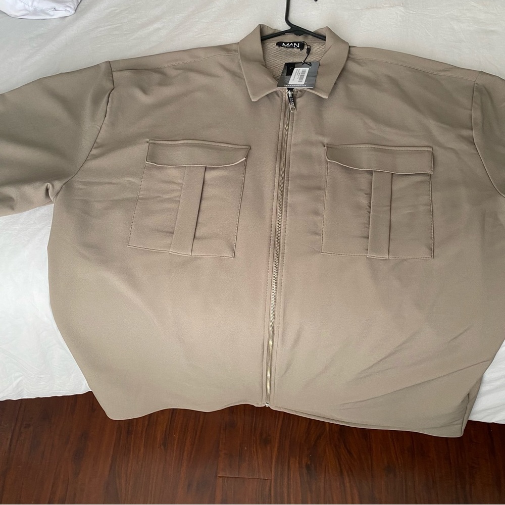 Mens BooHoo Nylon Boxy Oversized 2 Pocket Zip Overshirt.